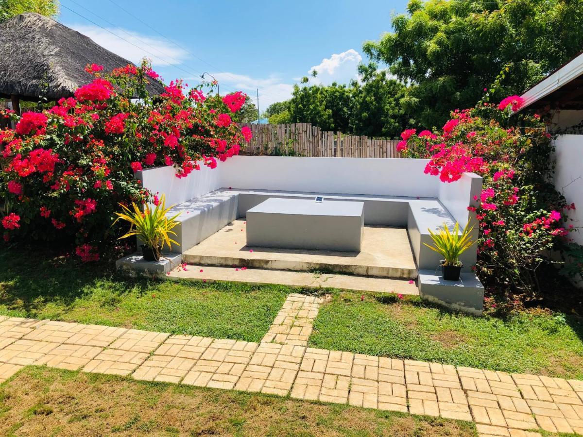 Paradise Beach Guest House ซานตาเฟ ภายนอก รูปภาพ